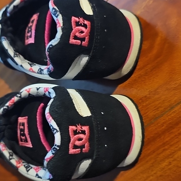 DC Women's Vintage Vibrant Pink Skate Sneakers Sz 8.5 - Picture 6 of 14
